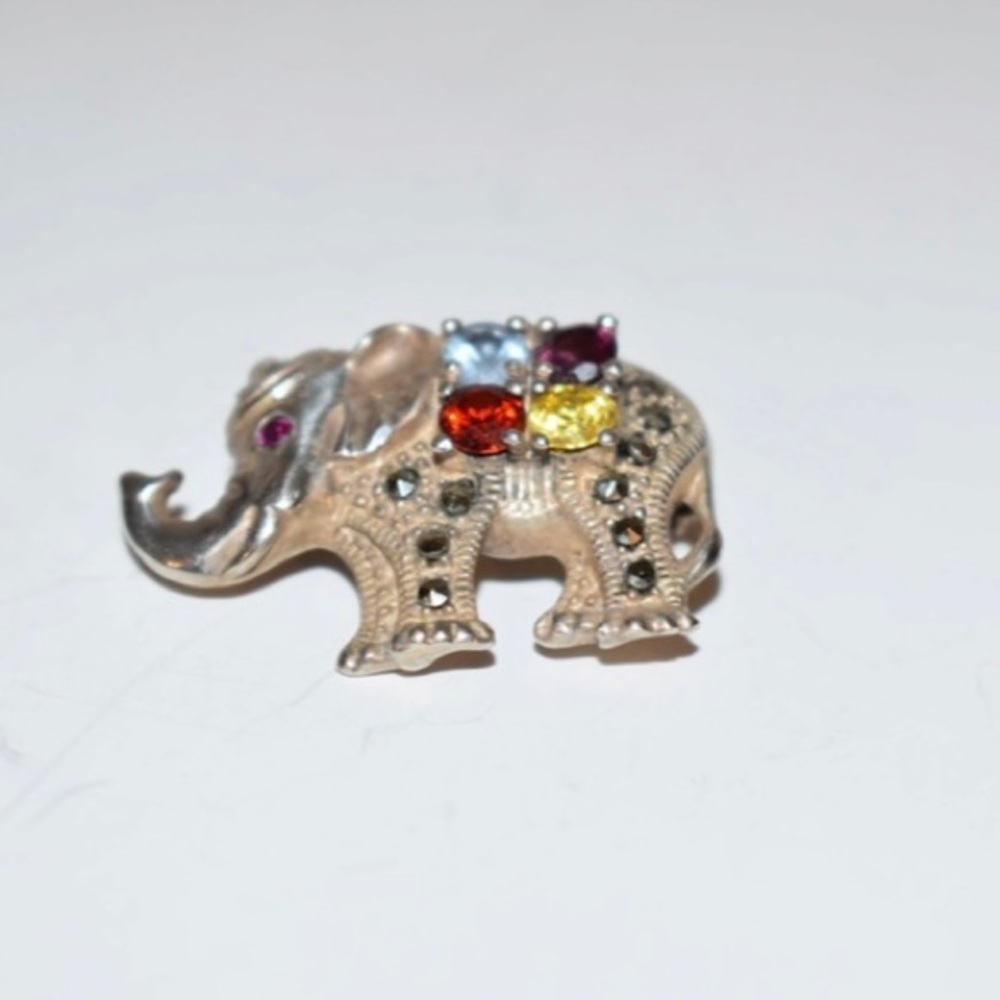 Vintage Sterling Silver elephant gem‎ stone marcasite Brooch